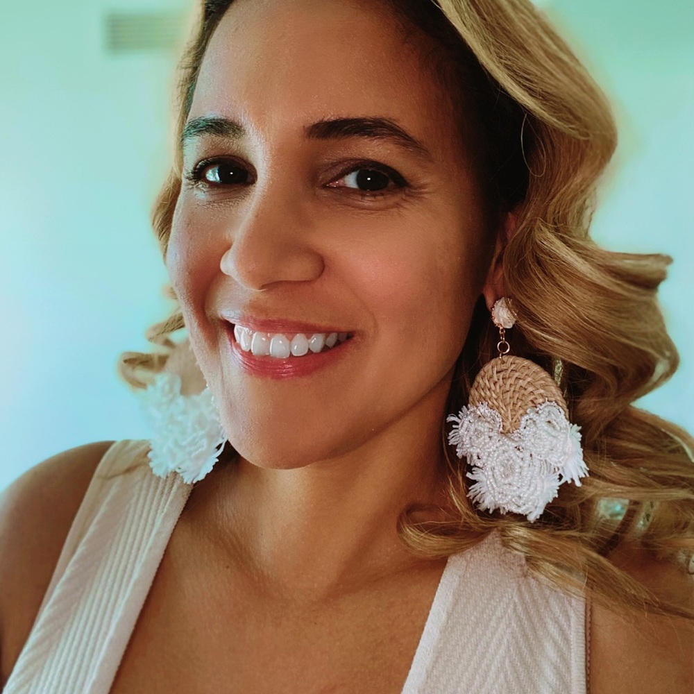 STRAW CIRCLE EARRING WHITE CROCHET